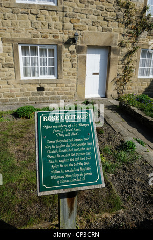 Rose Cottage home der Thorpe-Familie, die Todesfälle in der Pest von 1665 erlitten Stockfoto