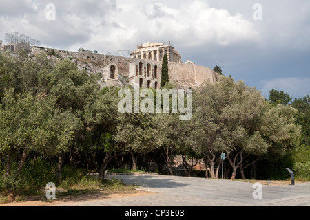 Akropolis von Athen Ansicht von Dionysiou Areopagitou Street. Athen, Griechenland. Stockfoto