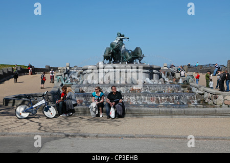 Die Gefion-Brunnen (Gefionspringvandet) am Hafen an der Langeliniepark neben der Zitadelle Kastellet in Kopenhagen. Stockfoto