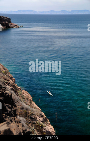 Kajakfahren auf dem Meer von Cortez, Baja California, Mexiko. Stockfoto