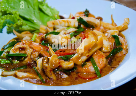 Gebratene Chili Tintenfisch mit pikantem Stockfoto
