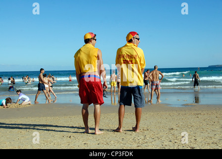 Rettungsschwimmer am Bondi Beach Sydney premier Surfen und Freizeit Strand an einem anstrengenden Sommertag. Sydney, Australien Stockfoto