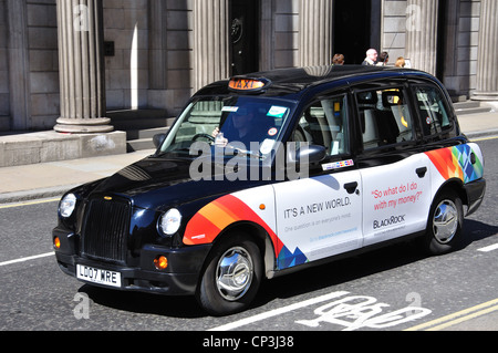 Black Cab an Bank Junction, City of London, London, Greater London, England, Vereinigtes Königreich Stockfoto