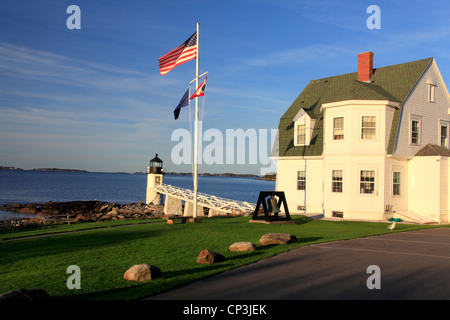 Foto von Marshall Point Lighthouse Museum und Pier bei Sonnenaufgang Stockfoto