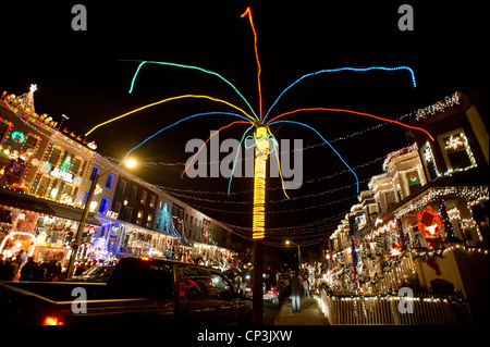 Lichter schmückt die Häuser an der 34th Street in Hampden, Baltimore, Maryland Stockfoto