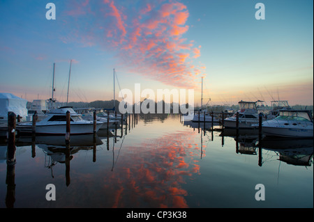 Wassersportler Boote angedockt an der Mündung des Flusses Patuxent an der Chesapeake Bay Stockfoto