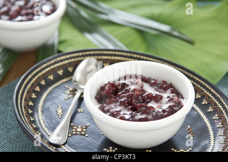 Schwarzer Klebreis mit Kokosmilch Thai dessert Stockfoto