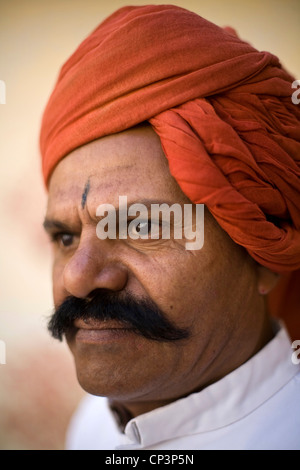 Ein Turban Guard im City Palace, Jaipur, Indien das Stadtschloss ist ein Komplex von Palästen in zentralen Jaipur gebaut zwischen 1729 Stockfoto