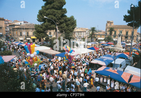 Abruzzen - Vasto (Ch). Markt "Glocke" in Piazza Rossetti. Stockfoto