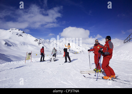 Piemont - Claviere (TO) - Skifahrer auf der Spur Stockfoto
