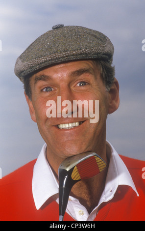 Russ Abbot Porträt eines englischen Komikers und Schauspielers auf dem Golfplatz in den Home Counties, um die 1995 1990er Jahre im Vereinigten Königreich HOMER SYKES Stockfoto