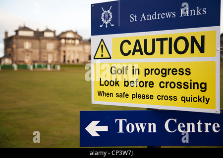 Vorsicht Schild am alten Kurs St Andrews, Fife Schottland Stockfoto