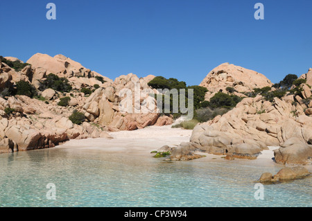 einen schönen Blick auf den berühmten Strand von Cala Coticcio e Tahiti Beach auf der Insel Caprera Stockfoto