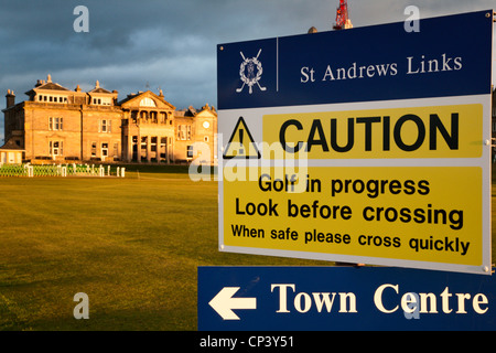 Vorsicht Schild am alten Kurs St Andrews, Fife Schottland Stockfoto