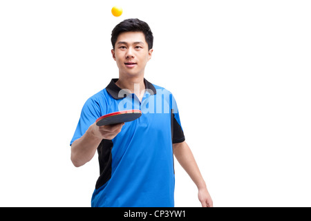 Tischtennis-Spieler springt die Kugel auf Paddel Stockfoto