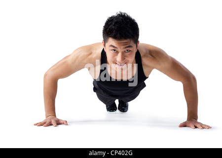 Mann tut Push-ups Stockfoto