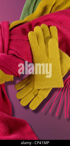 Ein Stillleben Schuss Wolle Handschuhe und Schals Stockfoto