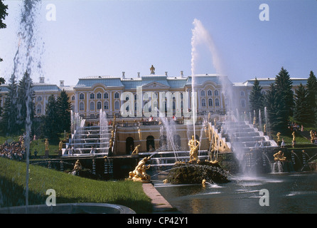 Russland mehr St.Petersburg, Petrodvorec (Peterhof). Grand Palace (Bolschoi Dvorec, erste Hälfte des 18. Jahrhunderts Architekten Stockfoto