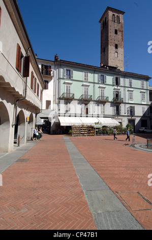 Piemont - Vercelli. Der Turm des Palazzo Vecchio (XIII Jahrhundert), Teil des alten broletto Stockfoto