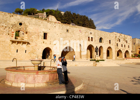 Osmanische Ära Stadt Deir al-Qamar zeigt den Hauptplatz & Brunnen, Chouf Berge, Libanon. Stockfoto