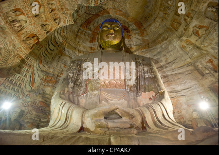 Der Bodhisattva (Buddah Statue) in der Höhle des großen Buddha (Höhle Nr. 5) an die Yungang Grotten. Stockfoto