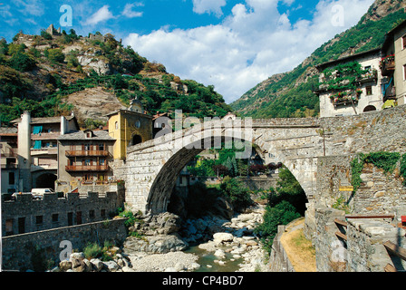 Valle d ' Aosta Pont St. Martin römische Brücke auf der Leie Stockfoto