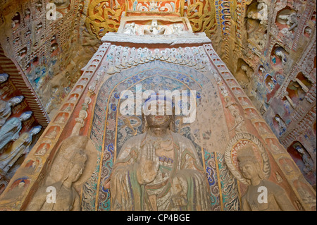 Der Bodhisattva (Buddah Statue) in der Amitabba-Buddah-Höhle (Höhle 11) an die Yungang Grotten. Stockfoto