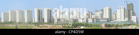 Ein 5 Bild Panorama Stitch Bild der neue Bau Wohnung Blöcke neben der Nanhuan-Brücke in Datong. Stockfoto