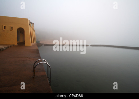 Charlies Pool an einem nebligen Morgen. Thompsons Bay, Kwazulu Natal, Südafrika Stockfoto
