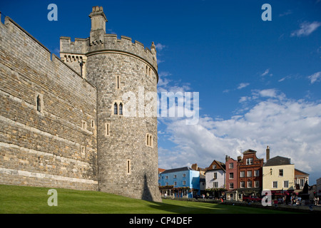 Vereinigtes Königreich England Berkshire Windsor. Burg, Heimat der englischen Monarchie vor 900 Jahren. Turm der Ausgangssperre, aus Stockfoto