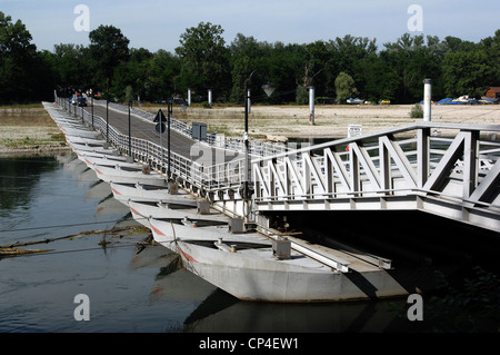 Lombardei - Parco Lombardo della Valle del Ticino. Beresfield (PV), eine Brücke der Boote auf dem Fluss Ticino Stockfoto