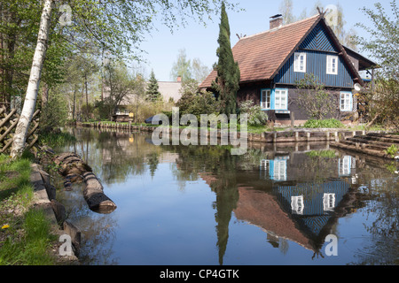 Haus und Kanal in Lehde, Spreewald, Brandenburg, Deutschland Stockfoto