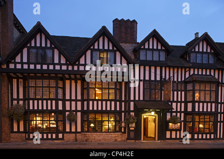 Vereinigtes Königreich - Midlands - Warwickshire - Stratford-upon-Avon. Chapel Street, The Falcon Hotel Fachwerkbau. Stockfoto