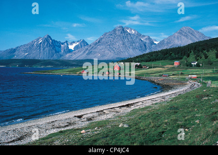 Norwegen - Fjord Kjosen, Berge von Lyngen. Stockfoto