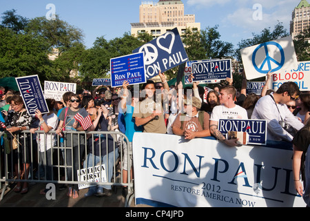 12. April 2012 San Antonio, Texas: GOP Präsidentschaftskandidaten Ron Paul endet seine Kampagne Schaukel durch seine Heimatstaat Stockfoto