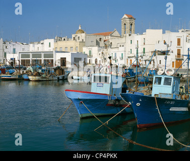 Apulien - Mola di Bari (Ba). Boote im Hafen. Stockfoto