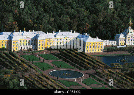 Russland mehr St.Petersburg, Petrodvorec. Grand Palace (Bolschoi Dvorec, erste Hälfte des 18. Jahrhunderts Architekten Francesco Stockfoto