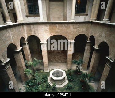 Marken - Jesi (ein). Palazzo della Signoria. Innenhof mit einem Stein auch von John Gabriel da Como. Stockfoto