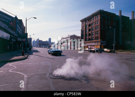 USA - Michigan - Detroit. Die Dämpfe der Woodward Avenue Abwasser. Stockfoto