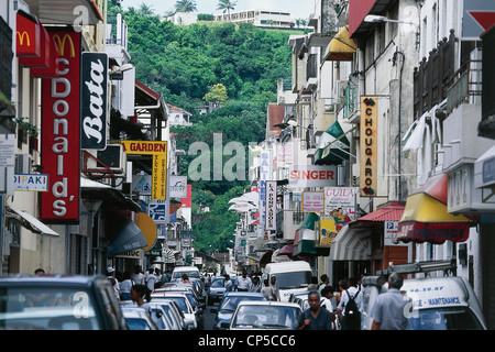 Martinique (Übersee-Departement Frankreichs) - Fort-de-France. Eine der Straßen. Stockfoto