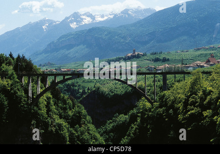 Trentino-Alto Adige - Val di Non - Landschaft von der Staumauer zum See Santa Giustina Tassullo. Stockfoto