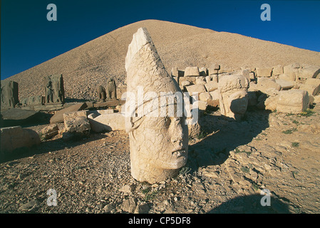 Türkei Nemrut Dagi (Weltkulturerbe der UNESCO, 1987) Grab Heiligtum der König Antiochus I von Kommagene. Terrasse nach Westen. Stockfoto