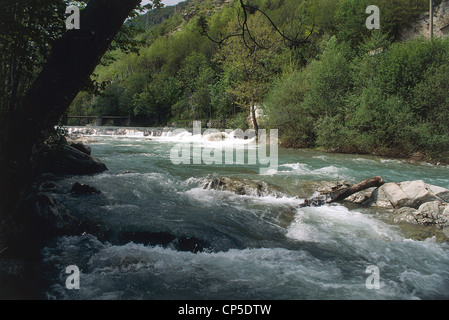 Piemont - in der Nähe von Ponte di Nava. Tanaro River Dam Cantarana. Stockfoto