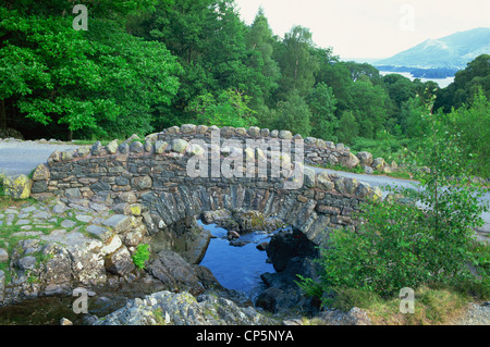 England, Cumbria, Seenplatte, Ashness Brücke in der Nähe von Keswick Stockfoto
