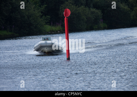 Rippen Sie-Geschwindigkeit am Shannon River in der Nähe von roten marker Stockfoto