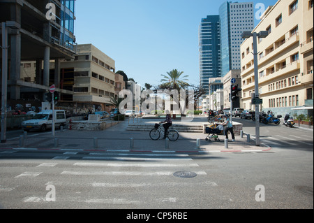 Israel, Tel Aviv, Gründer Quadrat Rothschild Boulevard. In Erinnerung an die 69 Menschen, die Tel Aviv im Jahre 1909 gegründet Stockfoto