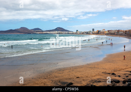 Strand von Las Canteras und Las Palmas de Gran Canaria Stockfoto