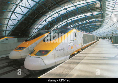 UK, England. LONDON WATERLOO STATION. EUROSTAR-ZUG Stockfoto