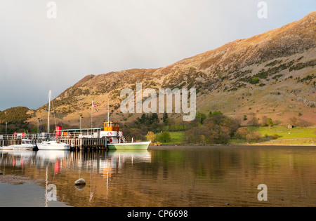 Boote für den Abend in Glenridding Pier festgemacht Ullswater, Lake District, Cumbria, UK Stockfoto