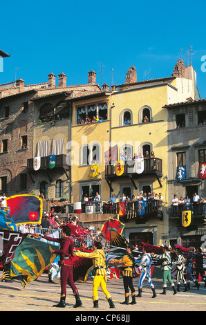 Toskana - Arezzo. Die Giostra del Saracino. Fahnenschwinger. Stockfoto